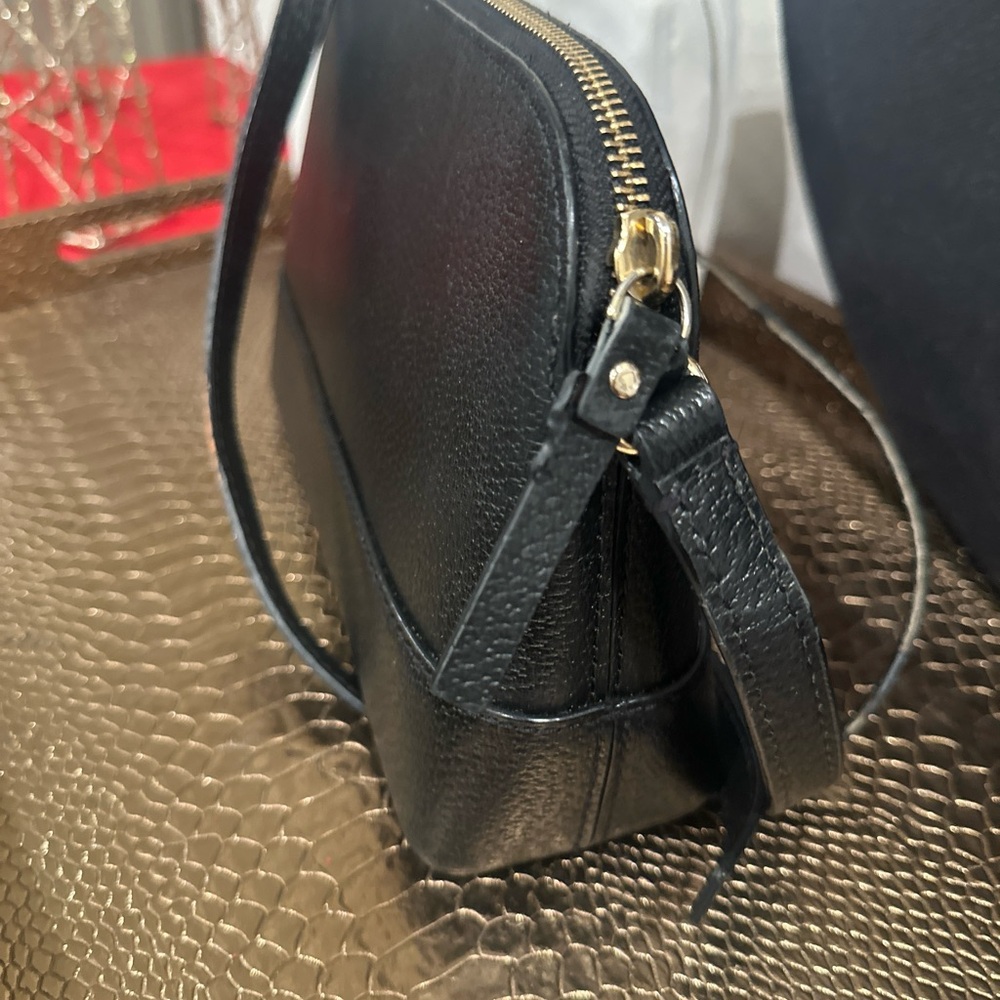 Crossbody - Picture 6 of 7